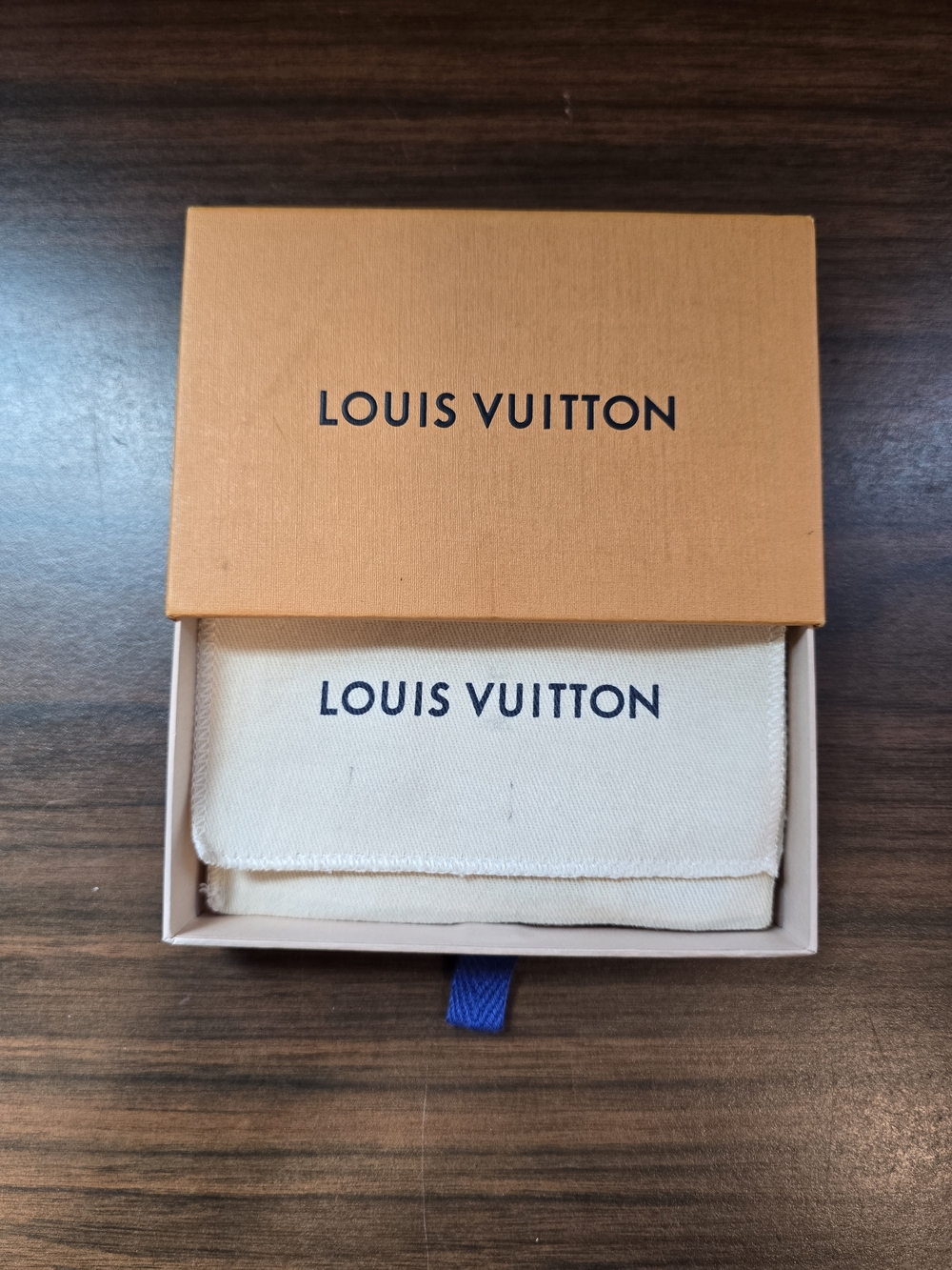 Louis Vuitton Gold-tone LV Circle Key Charm - Picture 4 of 8
